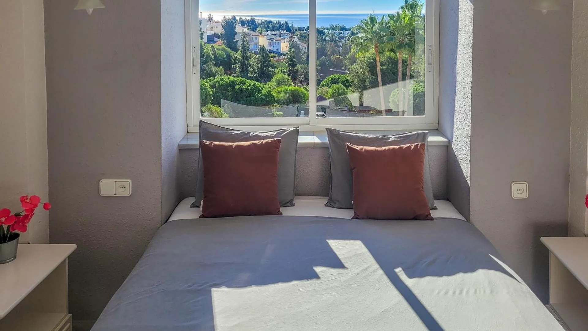 ☆Cozy 2Br Apt. With Sea Views Wifi/Ac/Parking Ситио-де-Калаонда