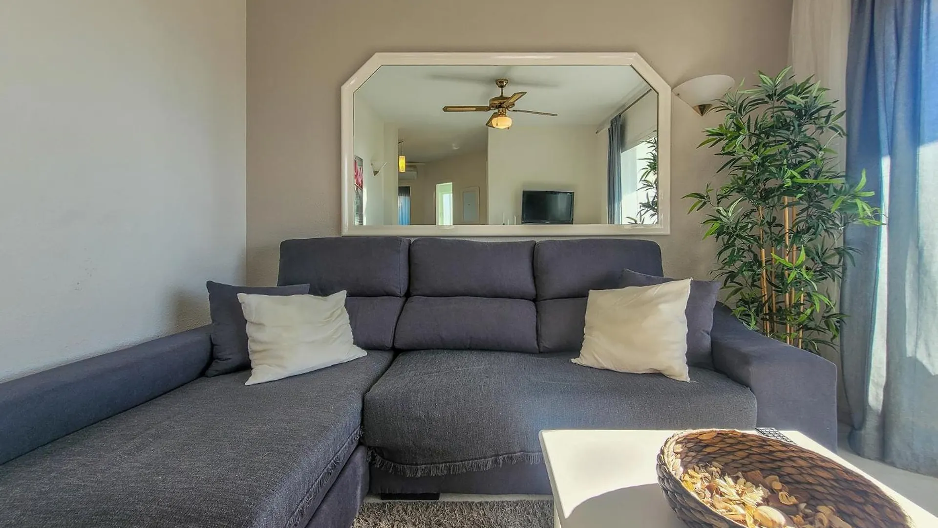 ☆Cozy 2Br Apt. With Sea Views Wifi/Ac/Parking Ситио-де-Калаонда