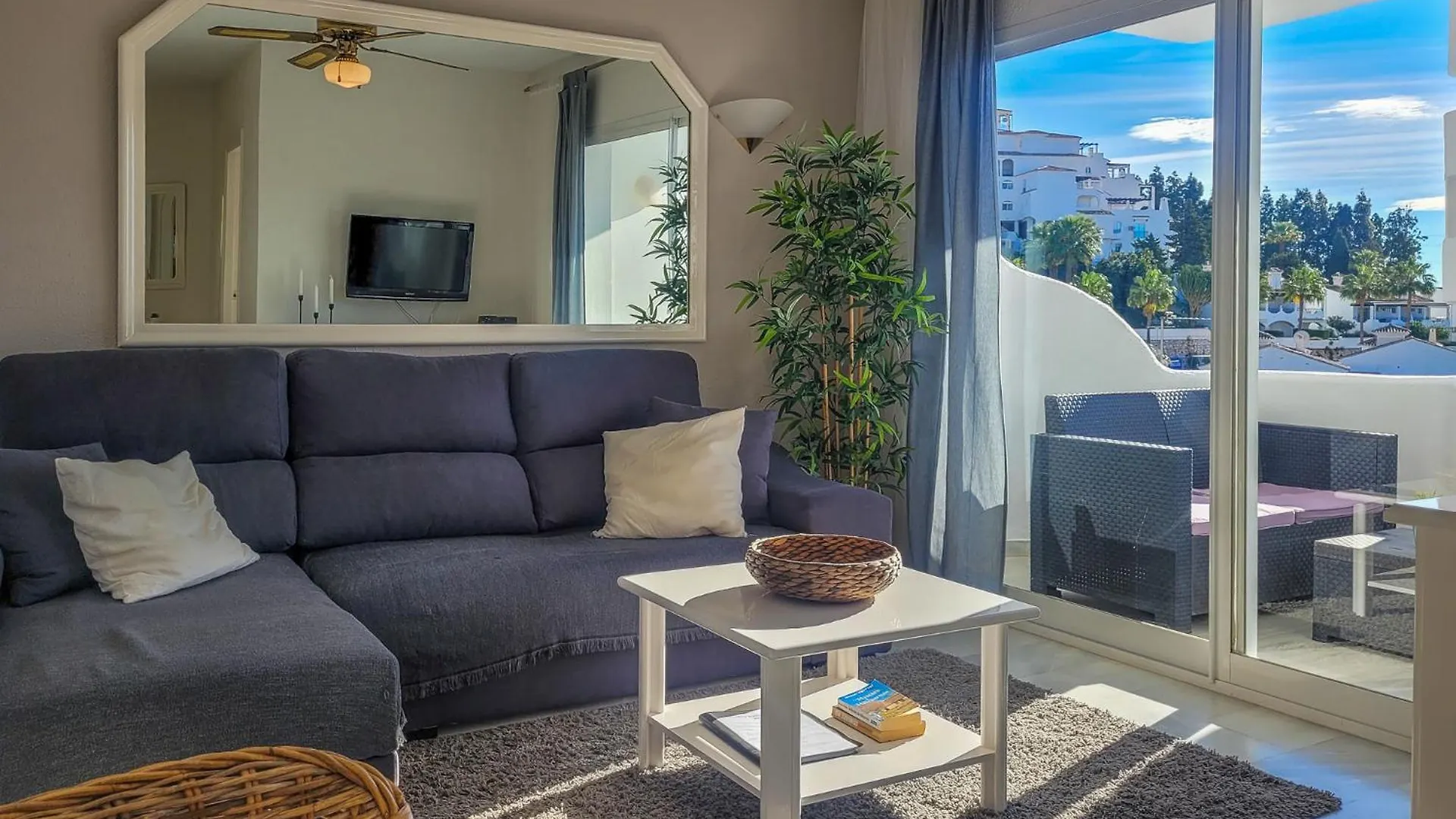 ☆Cozy 2Br Apt. With Sea Views Wifi/Ac/Parking Ситио-де-Калаонда